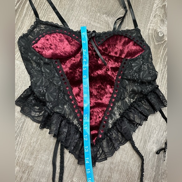 Lingerie top with clasps - Picture 3 of 6